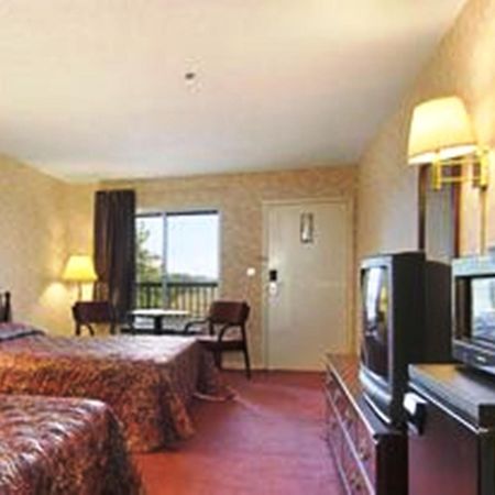 Super 8 By Wyndham Decatur Priceville Экстерьер фото