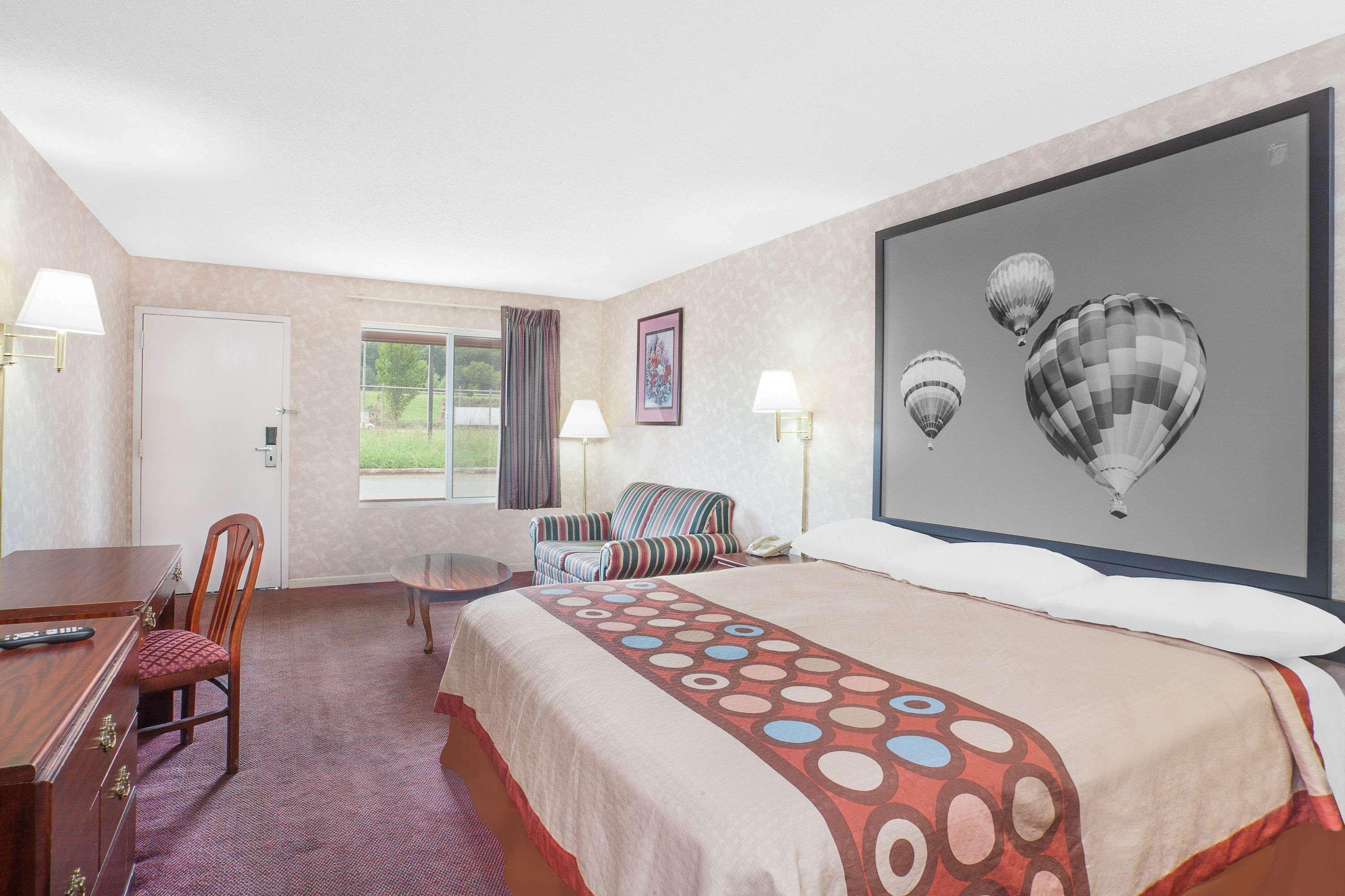 Super 8 By Wyndham Decatur Priceville Экстерьер фото