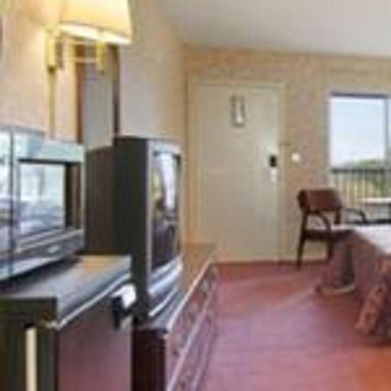 Super 8 By Wyndham Decatur Priceville Экстерьер фото